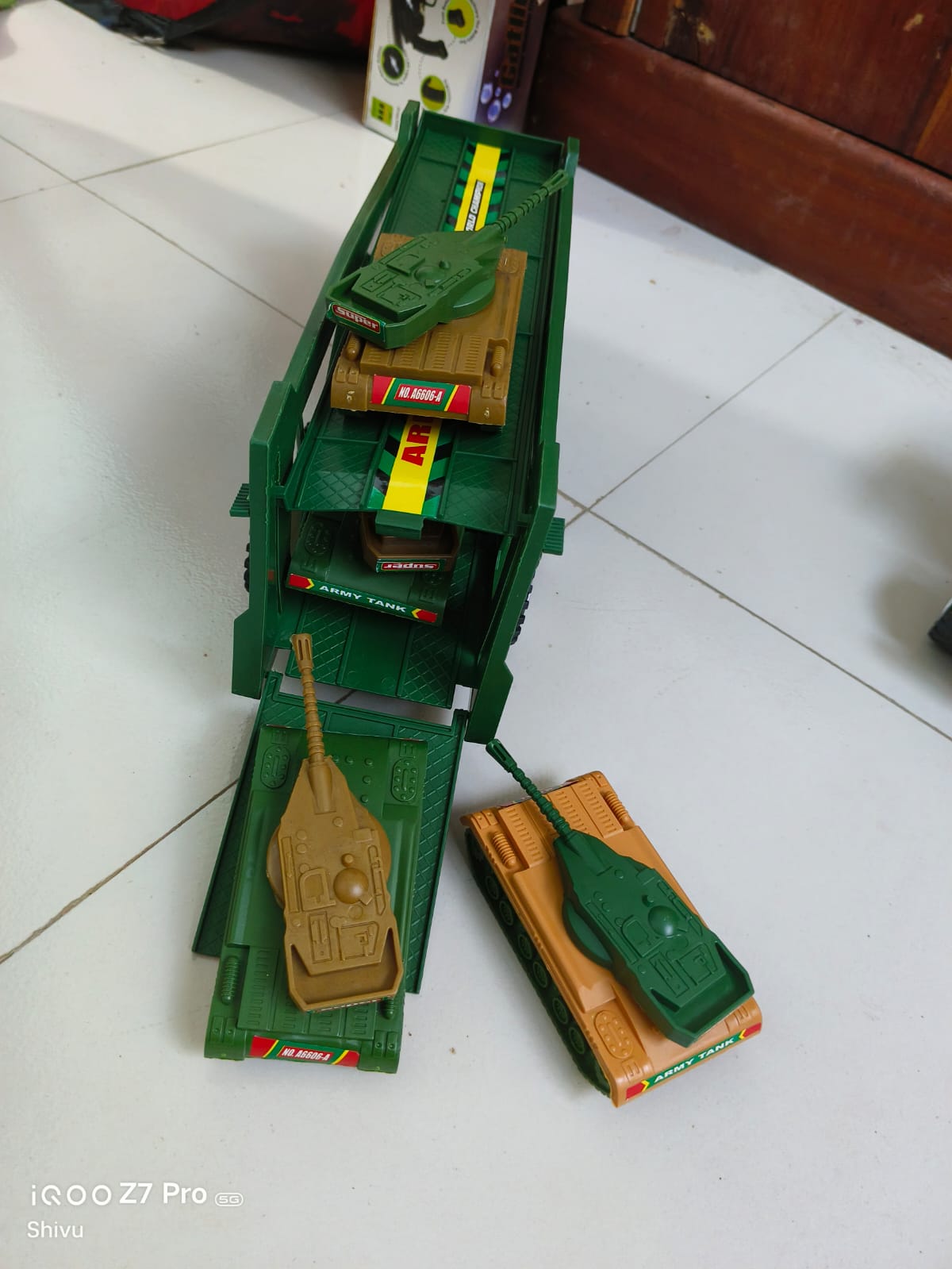 আর্মী লরি গাড়ি খেলনা