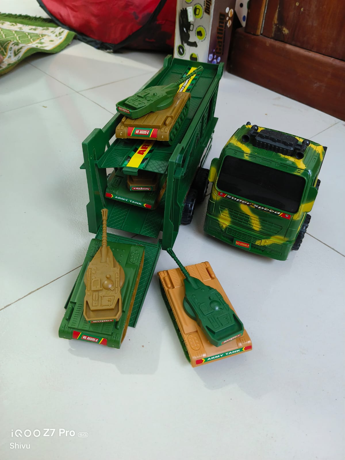আর্মী লরি গাড়ি খেলনা