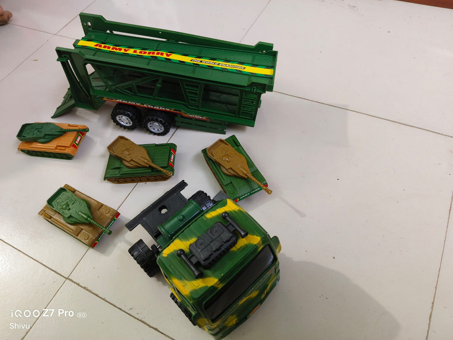আর্মী লরি গাড়ি খেলনা