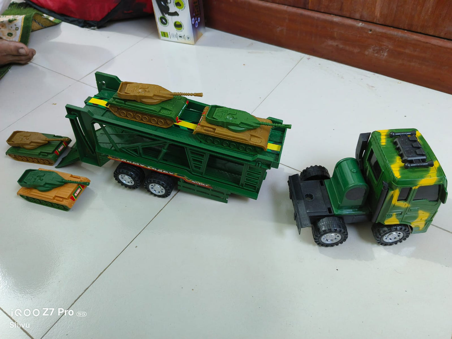 আর্মী লরি গাড়ি খেলনা